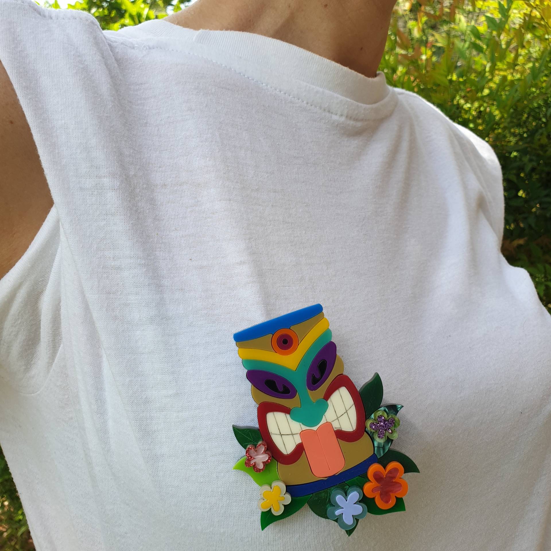 Maxi-Tiki-Pin Aus Acryl Und Farbigem Plexiglas, Lasergeschnitten Maxi-Tiki-Pin Aus Acryl Und Farbigem Plexiglas, Lasergeschnitten von ARKYFLY