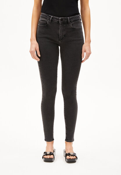 ARMEDANGELS TILLAA X STRETCH - Damen Skinny Leg Mid Waist aus Bio-Baumwoll Mix von ARMEDANGELS