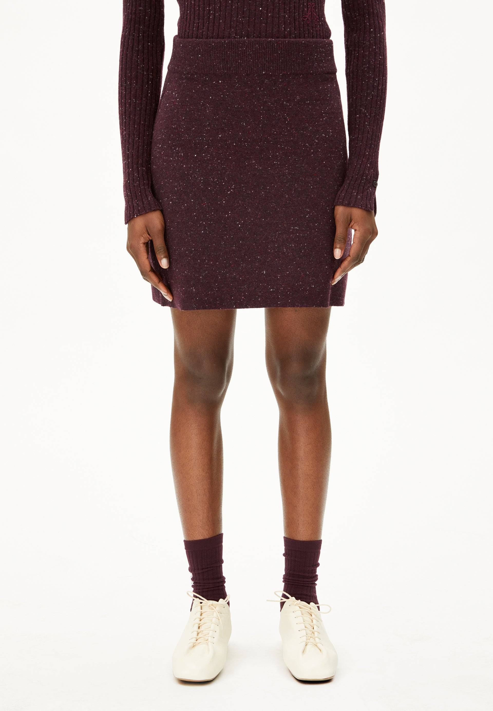 DARLAA TWEED | dark cranberry Strickrock aus Bio-Woll Mix XS von ARMEDANGELS