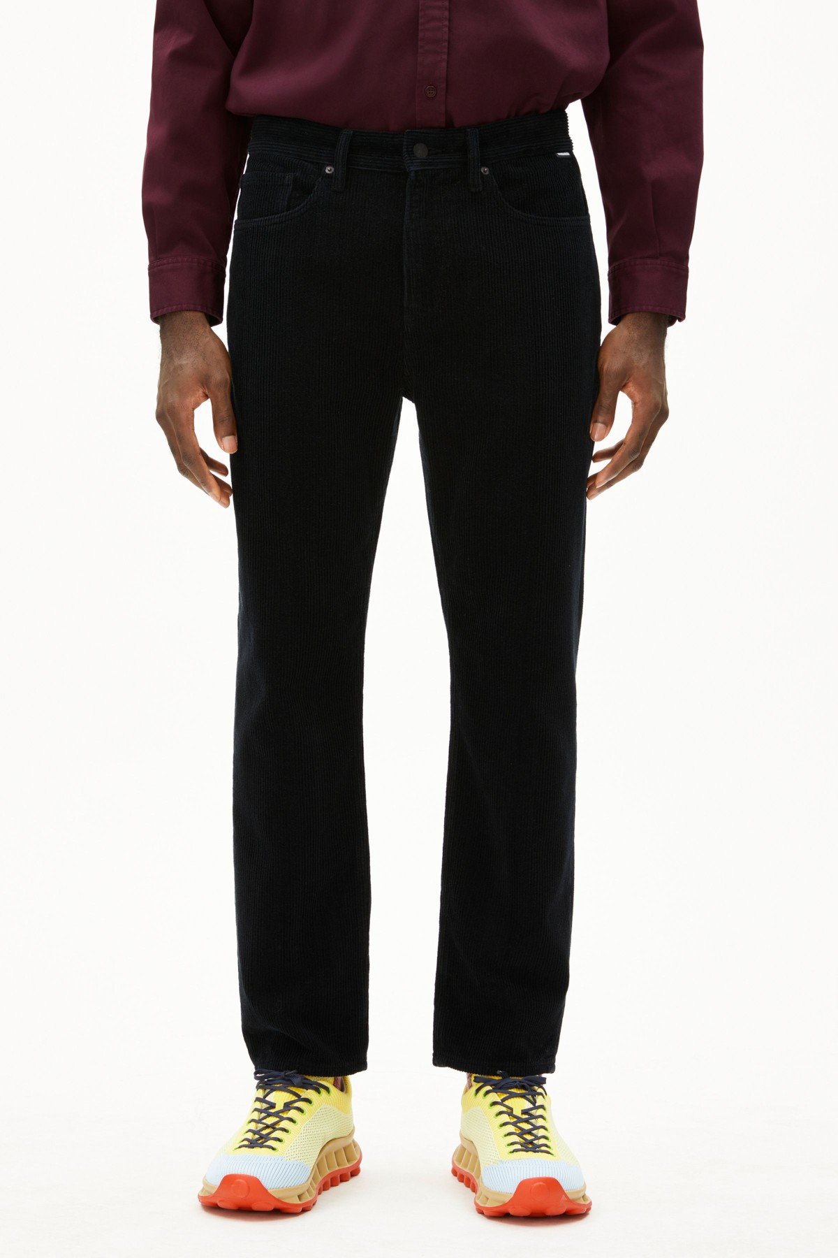 Hose Maakx Cord von ARMEDANGELS