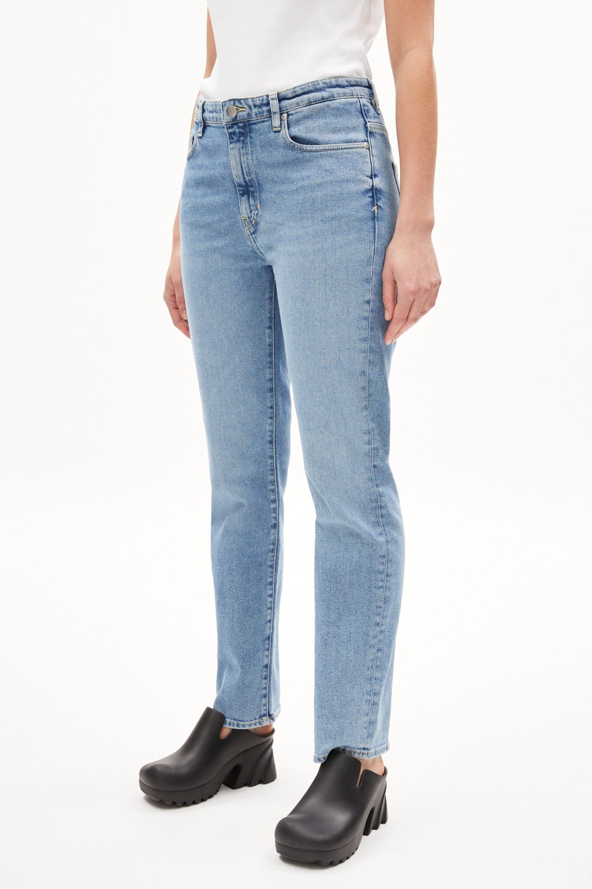 Jeans Carenaa Easy Blue von ARMEDANGELS