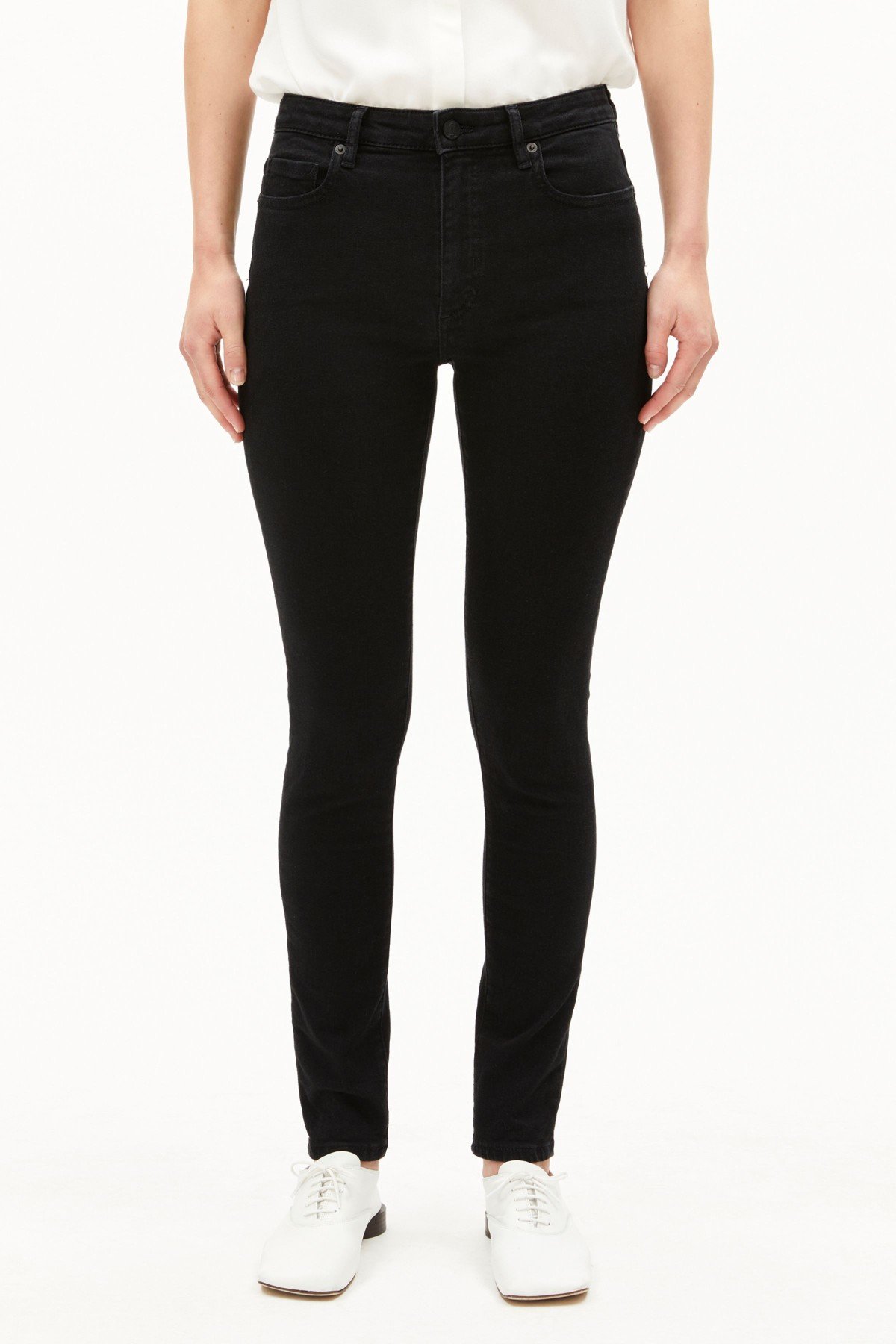 Jeans Tillaa Rinse Black von ARMEDANGELS