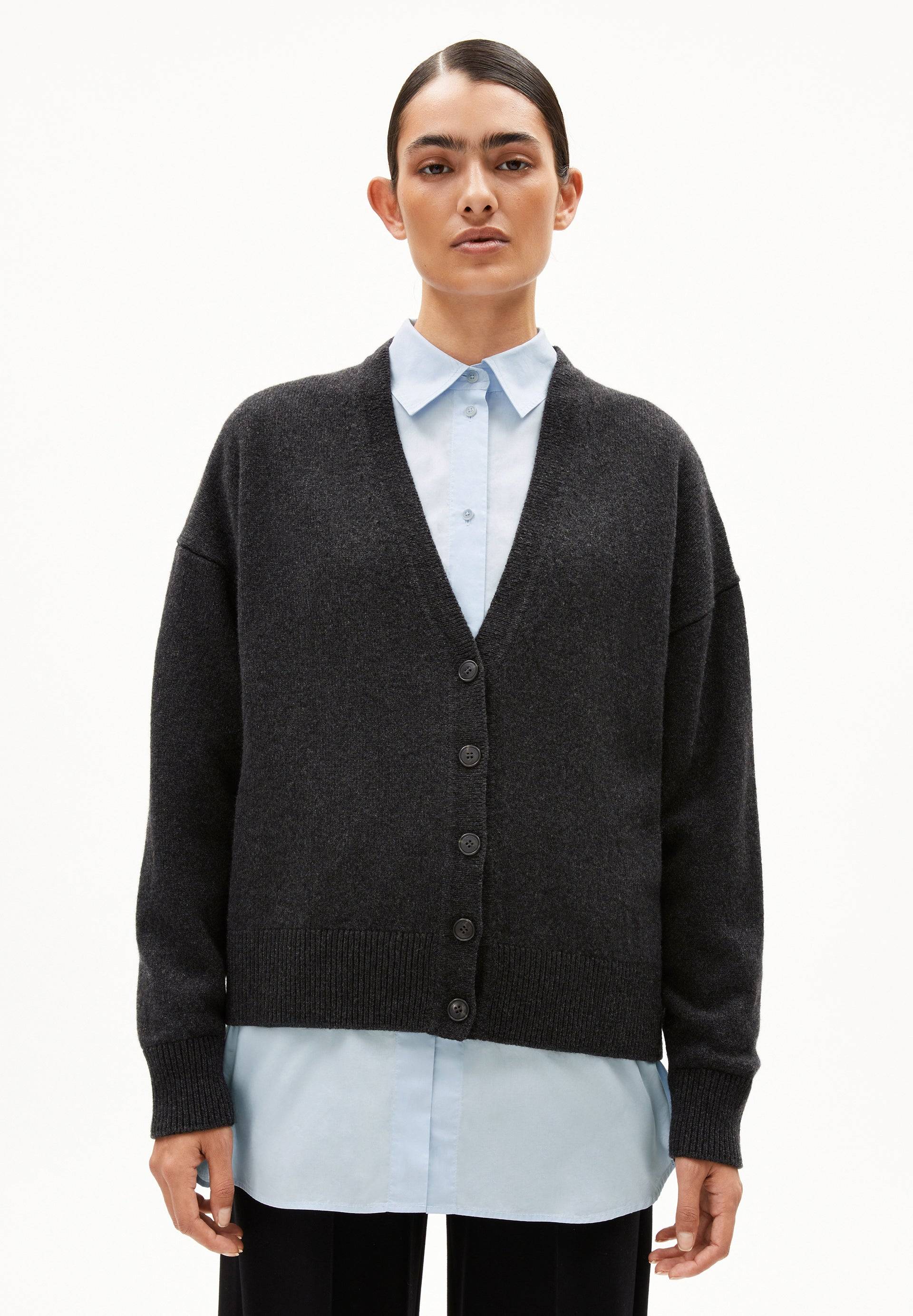 KAAJA | steel melange Strickjacke aus recyceltem Kaschmir Mix S von ARMEDANGELS