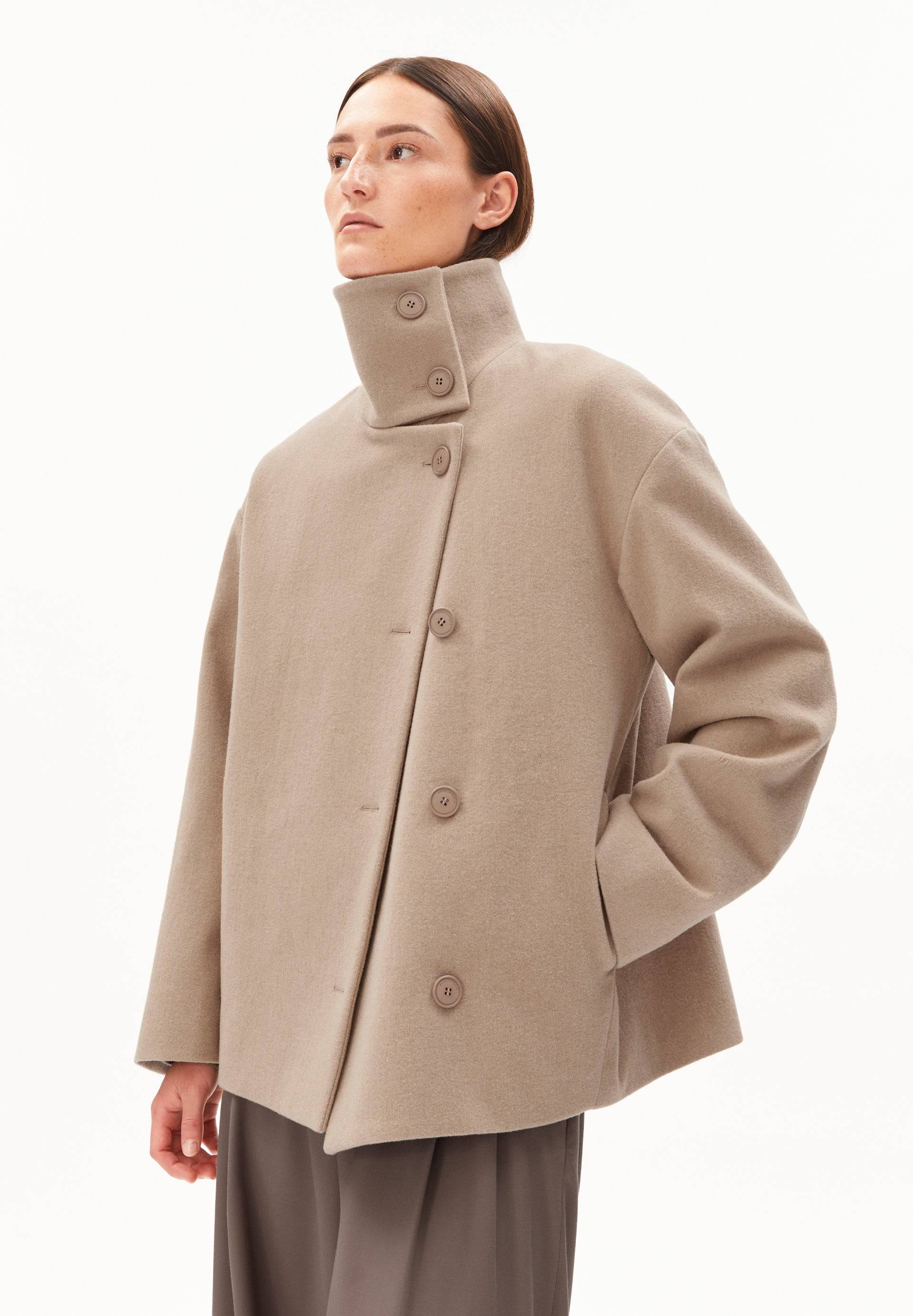 MAJELAA WOOL | true camel Mantel aus recycelter Wolle M von ARMEDANGELS