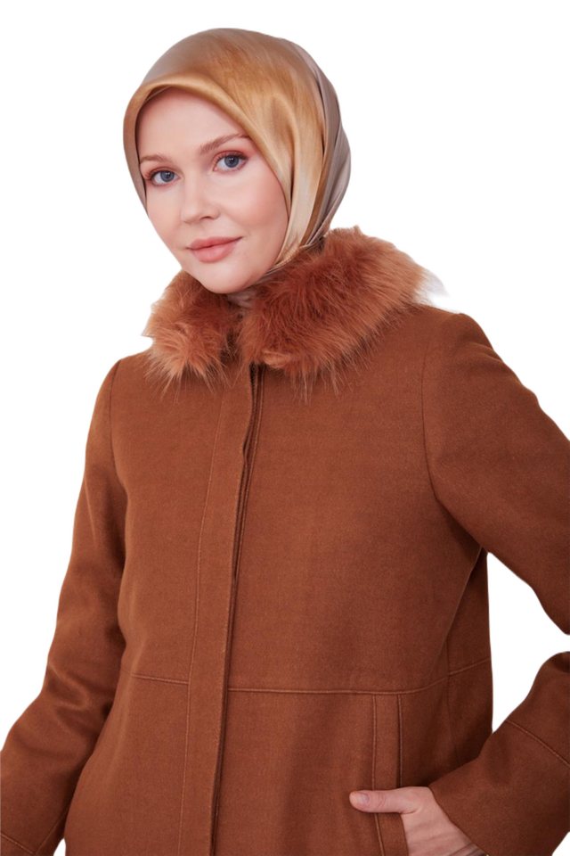 ARMİNE Wintermantel Armine-Mantel mit Felldetail am Kragen und Patchwork auf der Vordersei von ARMİNE