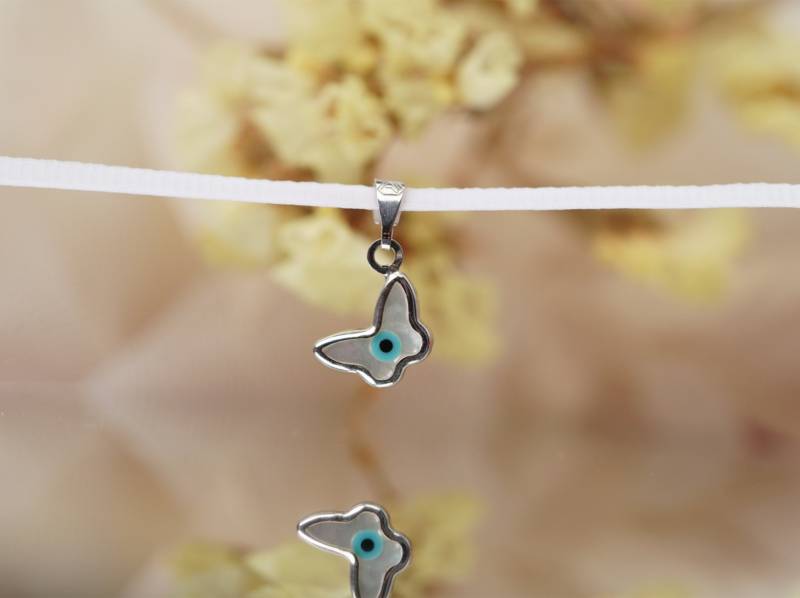 14K Weißgold Schmetterling Anhänger, Charm Schmetterling, Perlmutt Anhänger von ARMMAJewelry