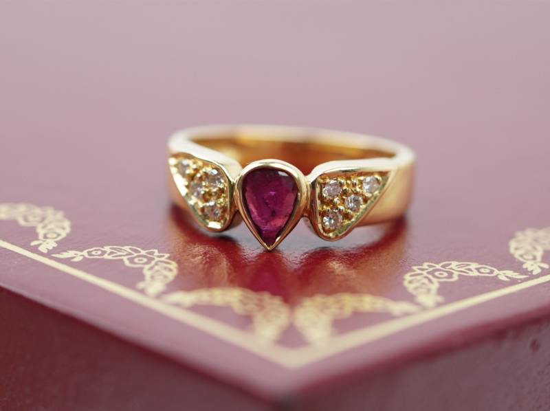 18K Vintage Pear Cut Rubin Und Diamant Ring, Solid Gold Statement Ring Mit Edelsteinen von ARMMAJewelry