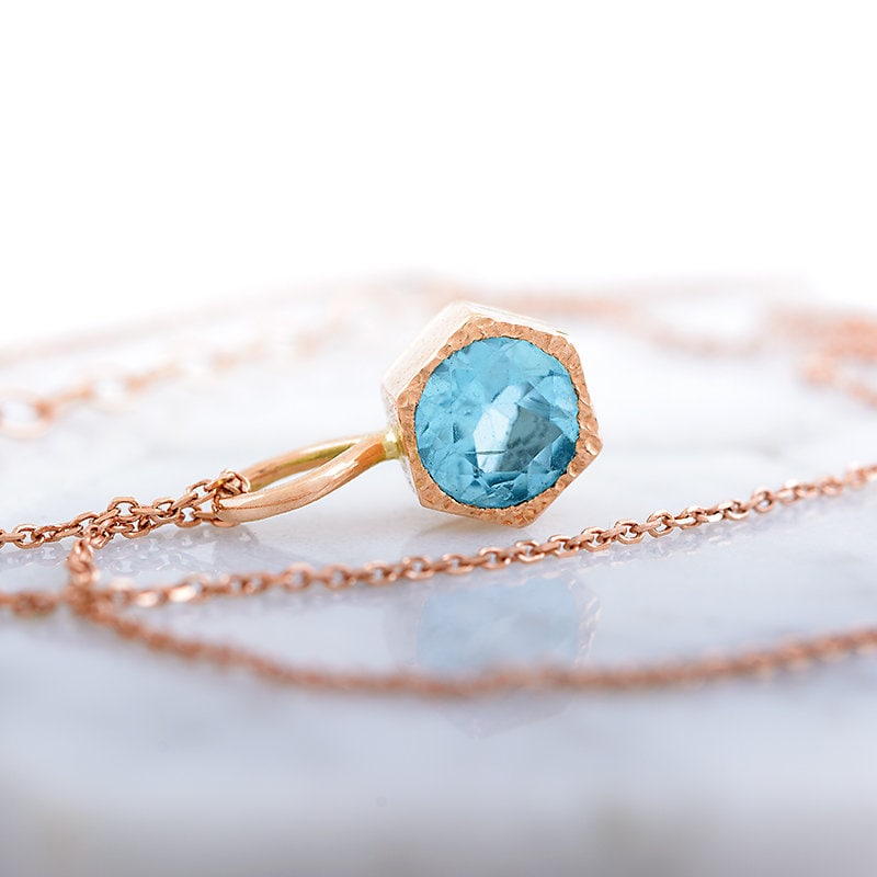 Apatit-Halskette Aus Massivem 14-Karätigem Gold, Blaues Hexagon-Collier, Natürliches Apatit-Collier, Weihnachtsgeschenk von ARPELC