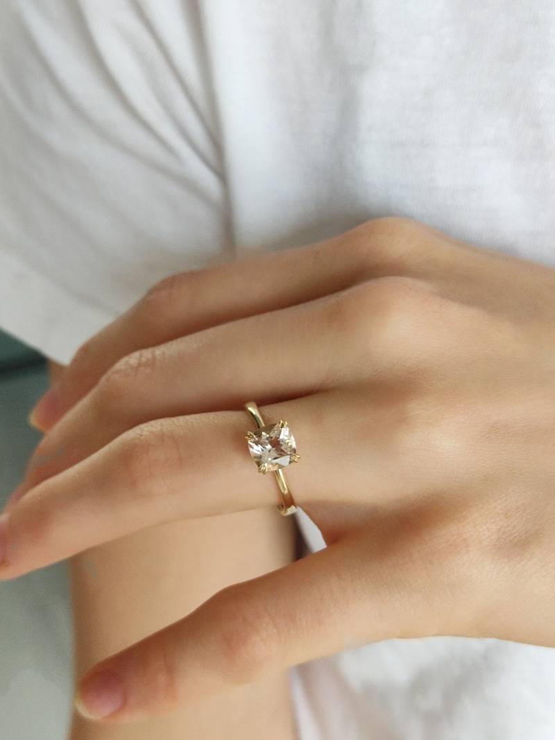 Kissenschliff Morganit Ring - Verlobungsring in 14K Gelbgold Einzigartiger Handgefertigter von ARPELC