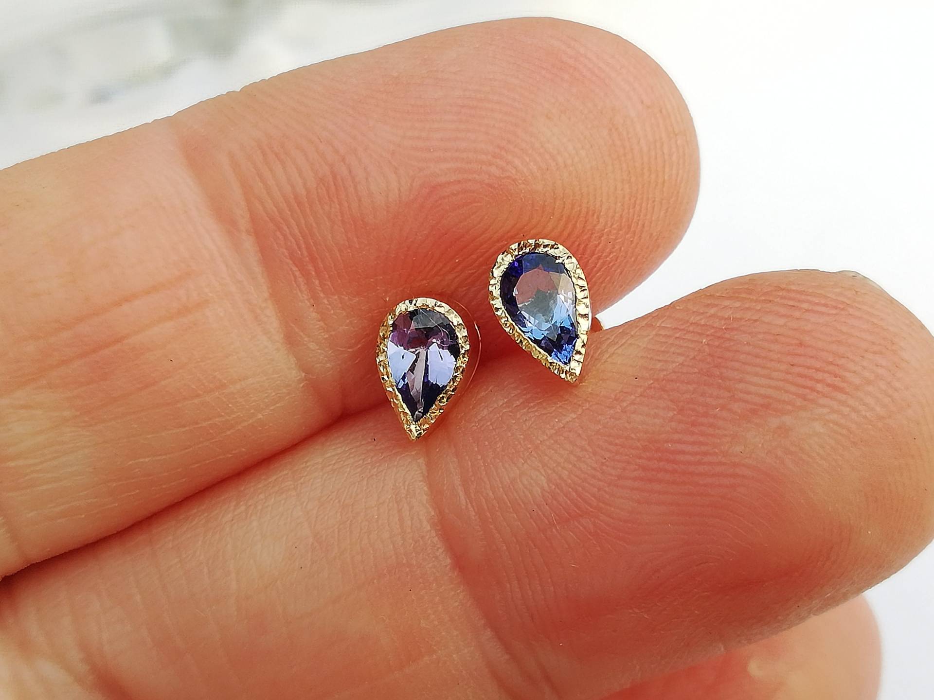 Tansanit Ohrringe, 14K Gold Ohrstecker, Teardrop Form Braut Schmuck, Handgefertigt Von Arpelc, Geschenk Für Sie von ARPELC