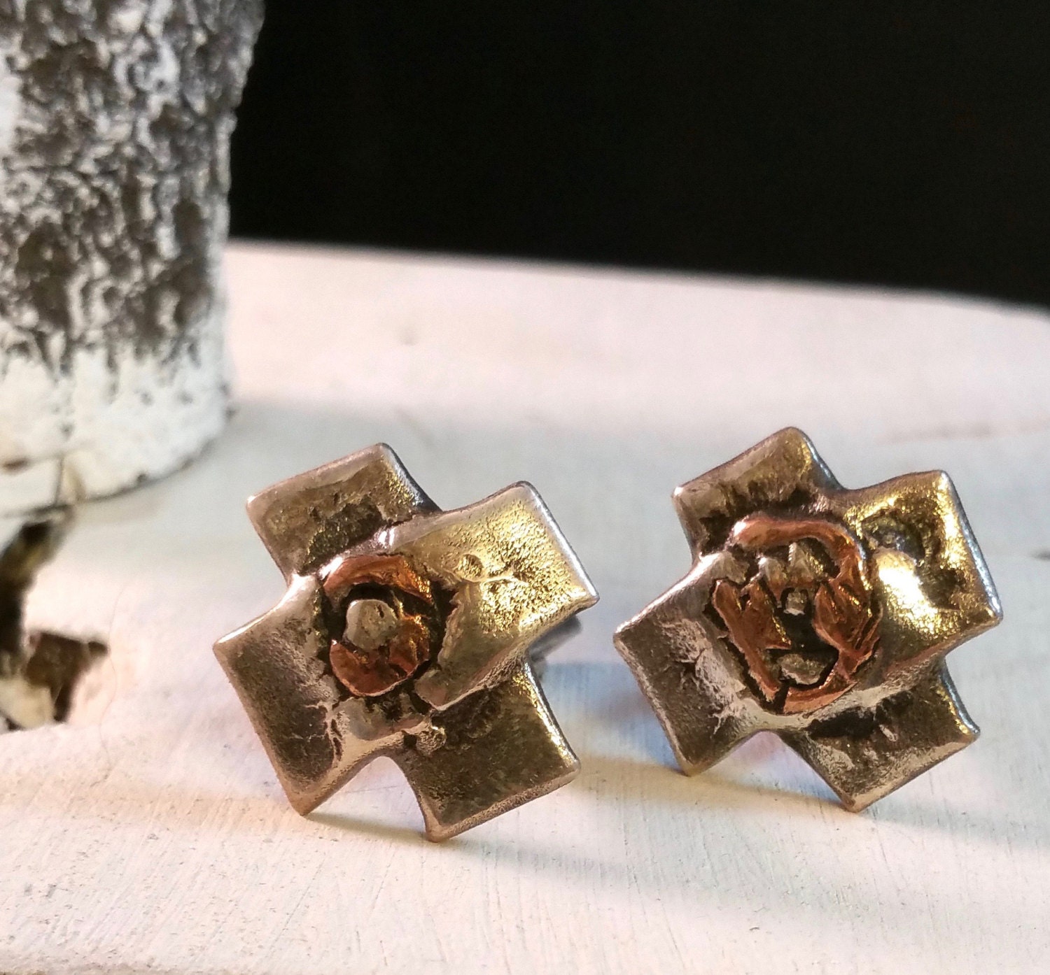 Handgemachte Sterling Silber Kreuz Manschettenknöpfe Mit Bronze Detail Handgemachte Sterling Silber Kreuz Manschettenknöpfe Mit Bronze Detail von ARPJewellery