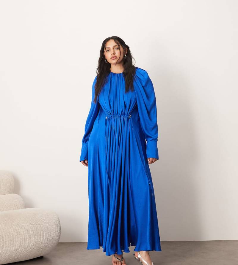 ARRANGE Curve - Drapiertes Satin-Maxikleid in Kobaltblau von ARRANGE