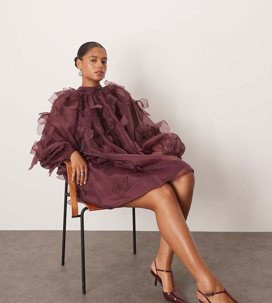 ARRANGE Curve Exklusiv - Hochgeschlossenes Trapez-Minikleid aus Organza in Pflaume mit Blumenapplikationen-Lila von ARRANGE