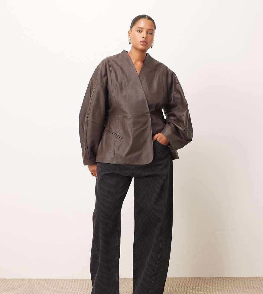 ARRANGE Curve - Franklyn - Jeans in Schwarz mit Ziernaht, Zebramuster und abgerundetem Beinschnitt von ARRANGE