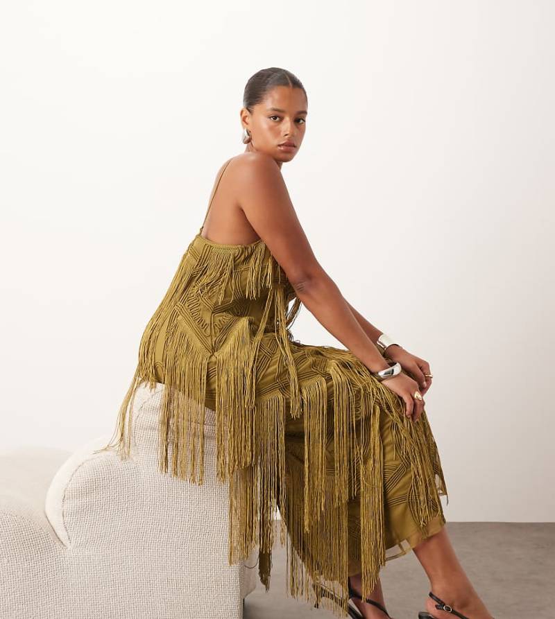 ARRANGE Curve - Gerade geschnittenes Camisole-Maxikleid in Moosgrün mit Fransen von ARRANGE