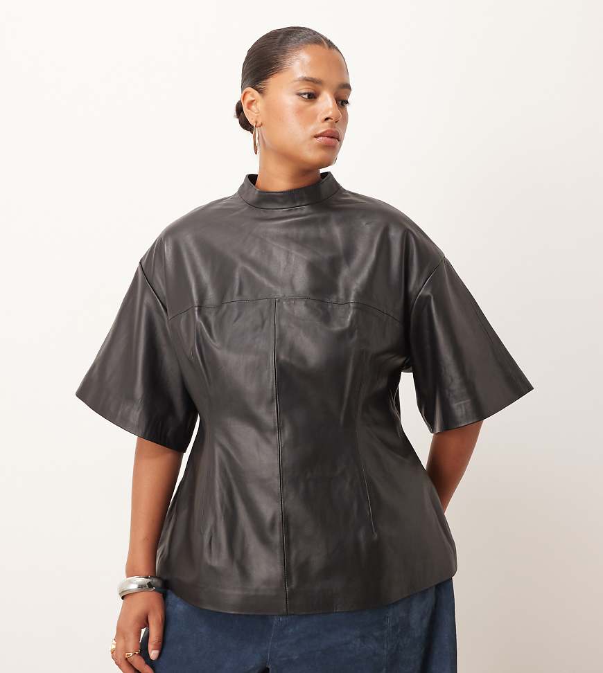 ARRANGE Curve - Hochgeschlossenes, tailliertes Oberteil aus weichem Leder in Schwarz von ARRANGE