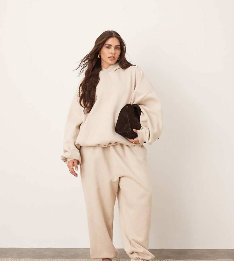 ARRANGE Curve - Hochwertige, schwere Oversize-Jogginghose in Hellbeige mit Bündchen-Neutral von ARRANGE