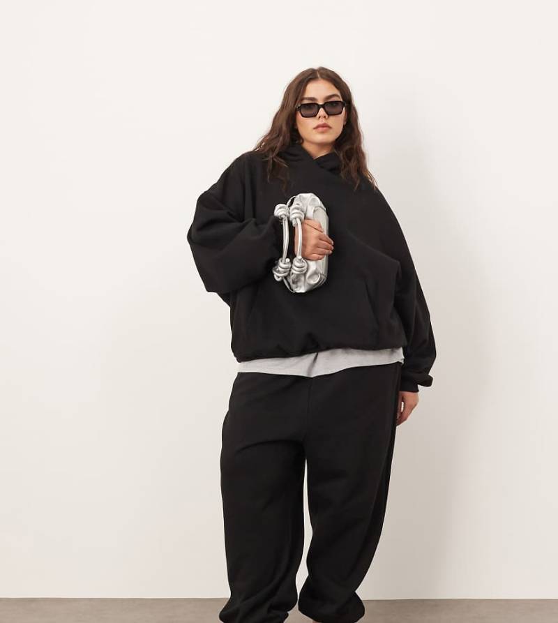 ARRANGE Curve - Hochwertige, schwere Oversize-Jogginghose in Schwarz mit Bündchen von ARRANGE