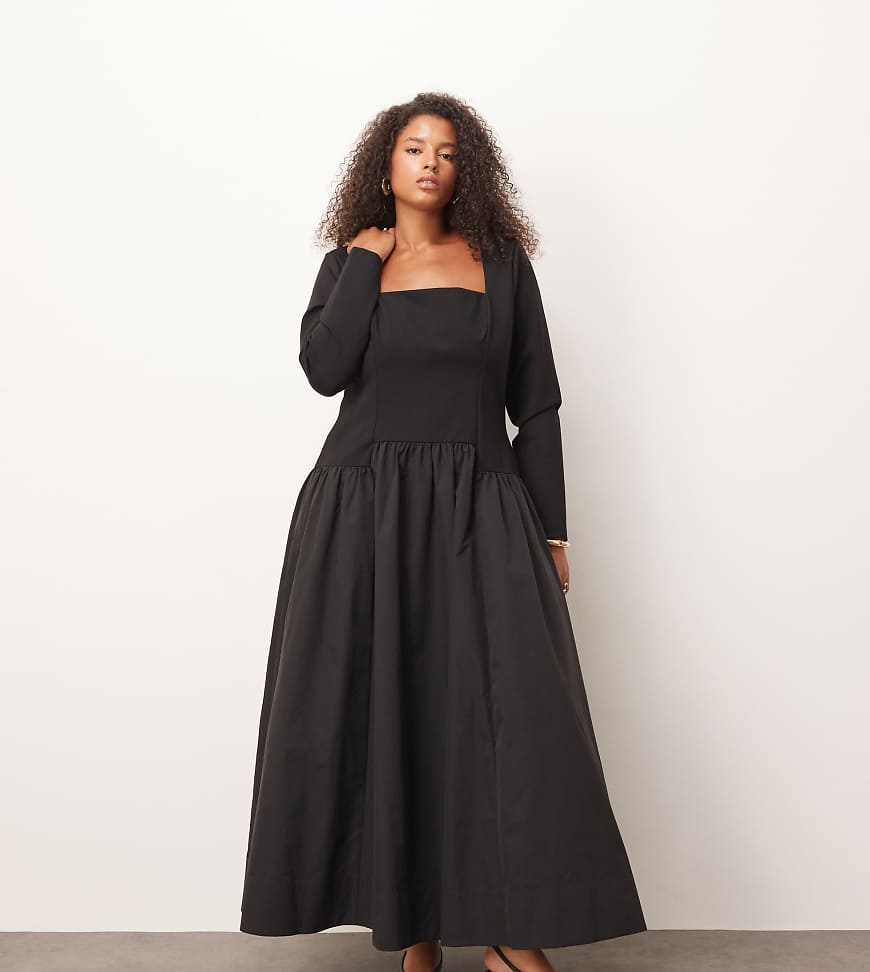 ARRANGE Curve - Hybrid-Maxikleid in Schwarz mit eckigem Ausschnitt und weitem Rock von ARRANGE