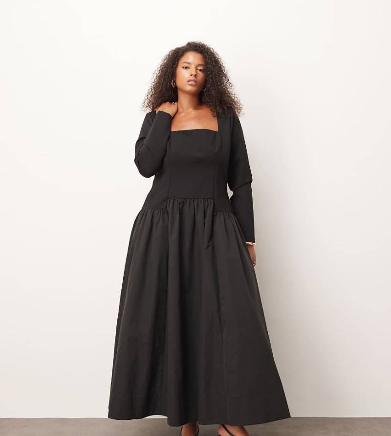 ARRANGE Curve - Hybrid-Maxikleid in Schwarz mit eckigem Ausschnitt und weitem Rock von ARRANGE