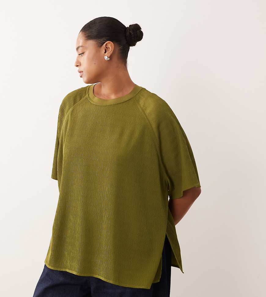 ARRANGE Curve - Hybrides, strukturiertes T-Shirt in Olivgrün mit Raglanärmeln von ARRANGE