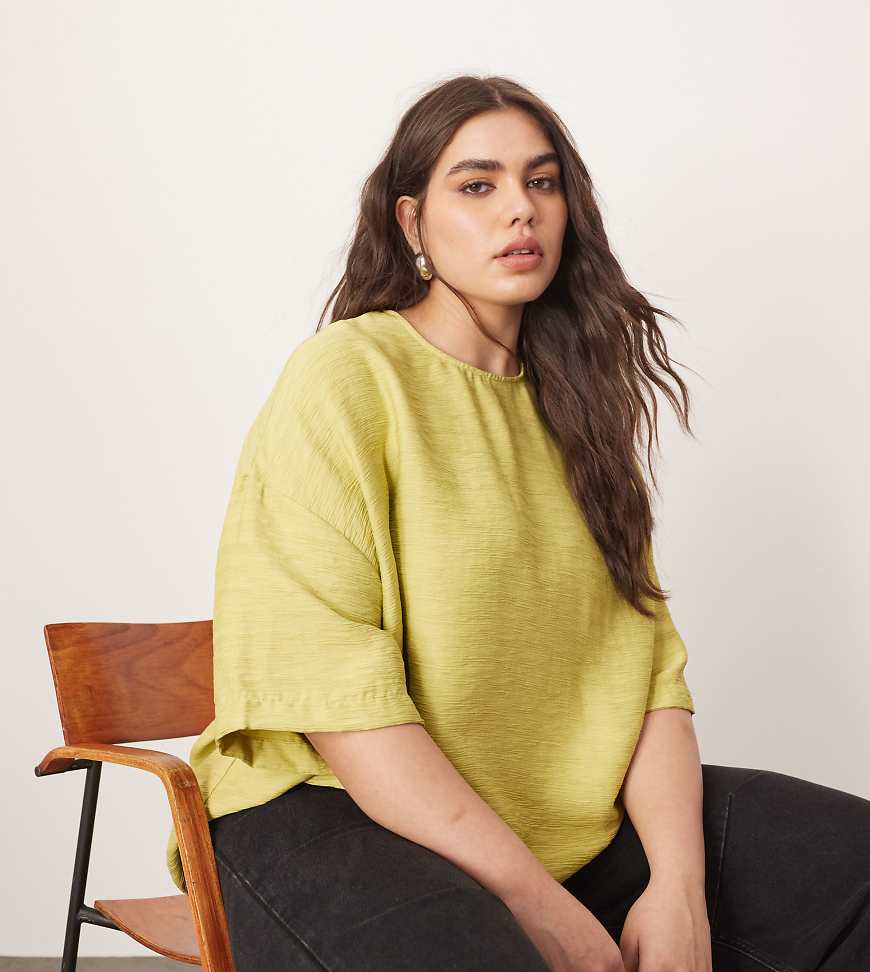 ARRANGE Curve - Kastiges Oversize-T-Shirt aus strukturiertem Gewebe in Limettengrün von ARRANGE