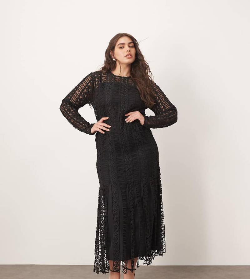 ARRANGE Curve - Langärmliges Midikleid in Schwarz mit Spitzenstickerei und Fransensaum von ARRANGE