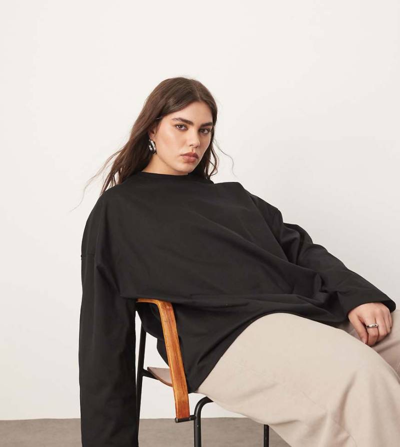 ARRANGE Curve - Langärmliges Oversize-Shirt aus Baumwolle in Schwarz von ARRANGE