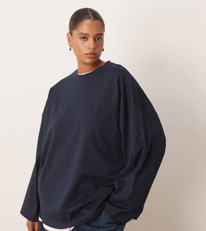 ARRANGE Curve - Langärmliges Oversize-T-Shirt aus Baumwolle in Marineblau von ARRANGE