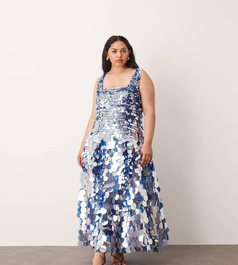 ARRANGE Curve - Midikleid in Blau mit Paillettenscheibenbesatz, eckigem Ausschnitt und weitem Rock von ARRANGE