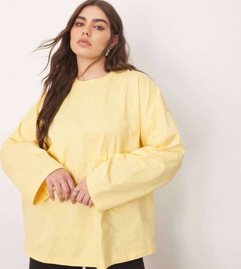 ARRANGE Curve - Oversize-Langarmshirt aus Baumwolle in Buttermilch-Gelb von ARRANGE