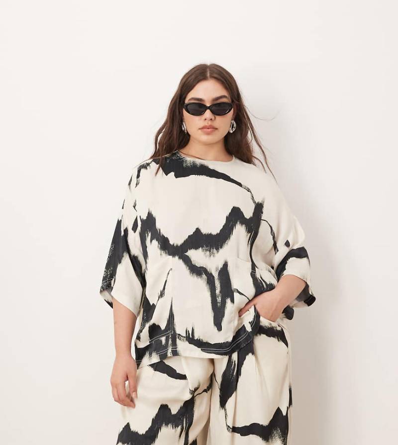 ARRANGE Curve - Oversize-T-Shirt aus Satin in Schwarz-Weiß mit abstraktem Print, Kombiteil-Bunt von ARRANGE