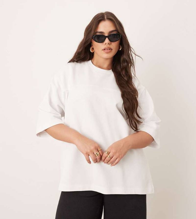 ARRANGE Curve - Schweres Oversize-T-Shirt in Weiß mit Nahtdetail von ARRANGE