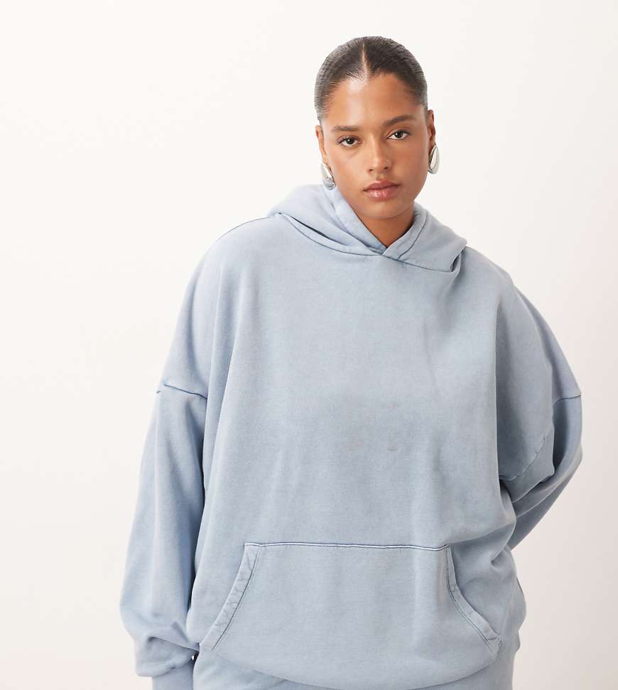ARRANGE Curve - Premium - Kapuzenpullover in zartem Blau mit Acid-Waschung von ARRANGE