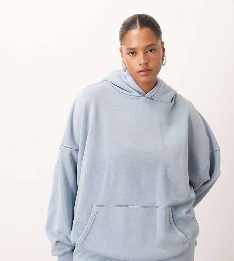 ARRANGE Curve - Premium - Kapuzenpullover in zartem Blau mit Acid-Waschung von ARRANGE