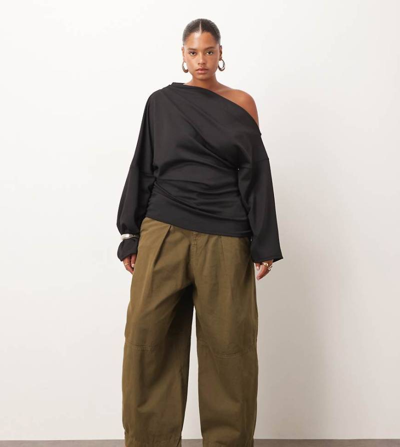 ARRANGE Curve - Remi - Lässige Barrel-Hose aus Twill in Olivgrün mit hohem Bund ARRANGE Curve - Remi - Lässige Barrel-Hose aus Twill in Olivgrün mit hohem Bund von ARRANGE