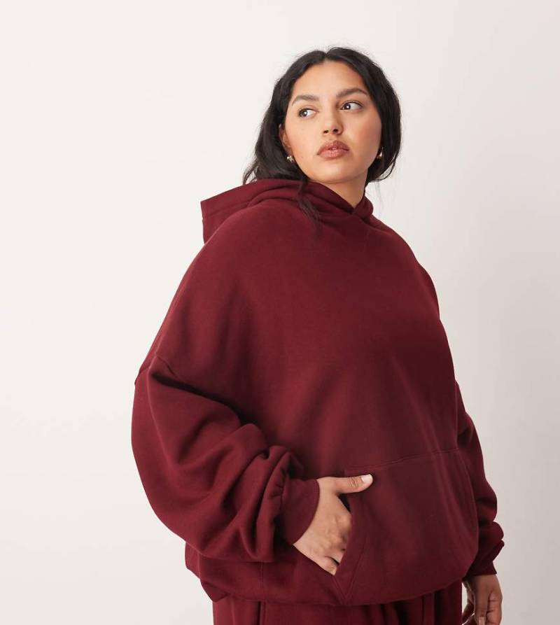 ARRANGE Curve - Schwerer, hochwertiger Oversize-Kapuzenpullover in der Farbe Merlot-Rot von ARRANGE