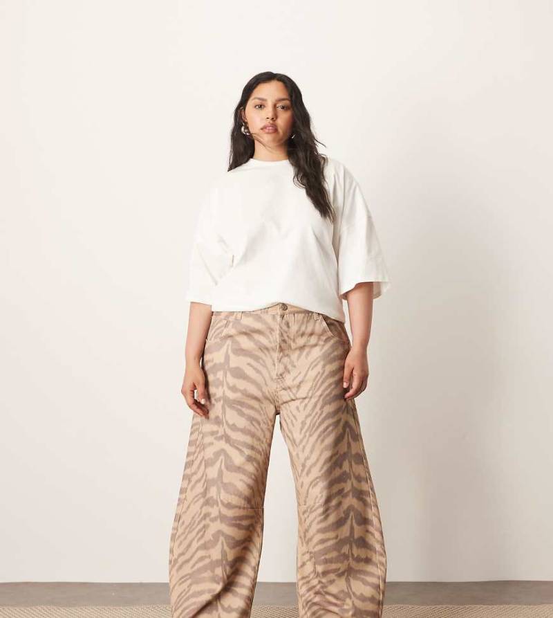 ARRANGE Curve - Sydney - Barrel-Leg-Jeans in Naturfarbe mit Tigermuster-Braun von ARRANGE