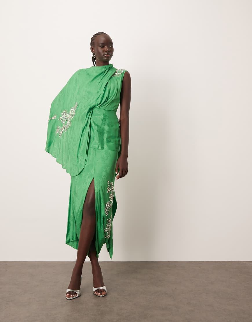 ARRANGE - Decon - Midikleid in Grün mit strassbesetztem Motiv und Flügelärmel von ARRANGE