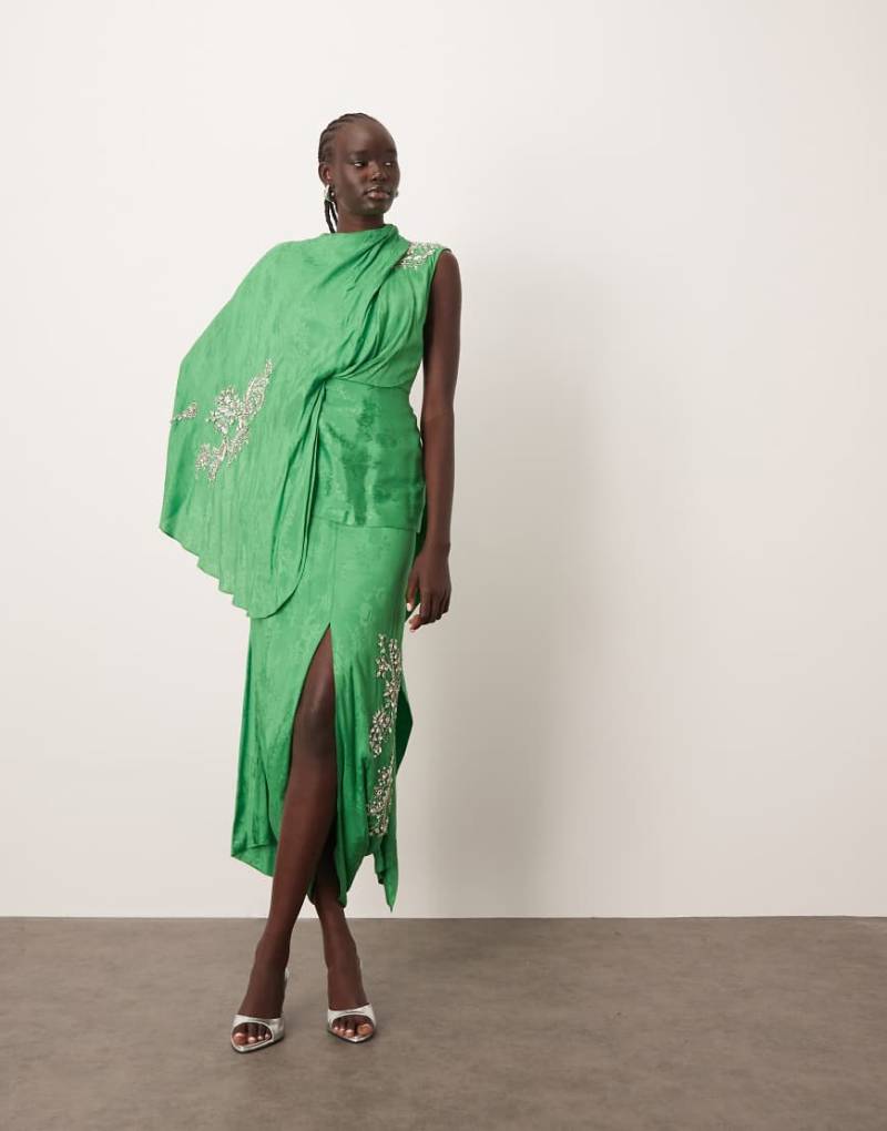 ARRANGE - Decon - Midikleid in Grün mit strassbesetztem Motiv und Flügelärmel von ARRANGE