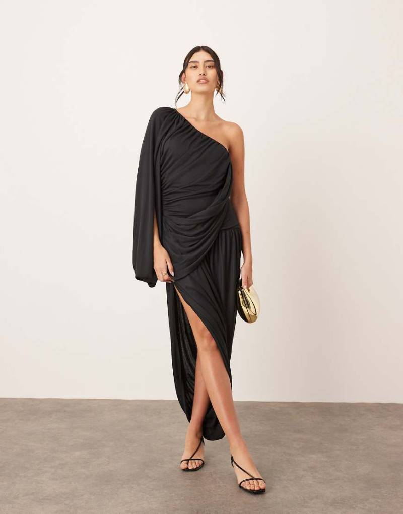 ARRANGE - Drapiertes Maxikleid in Schwarz mit One-Shoulder-Träger und Tulpenrock von ARRANGE