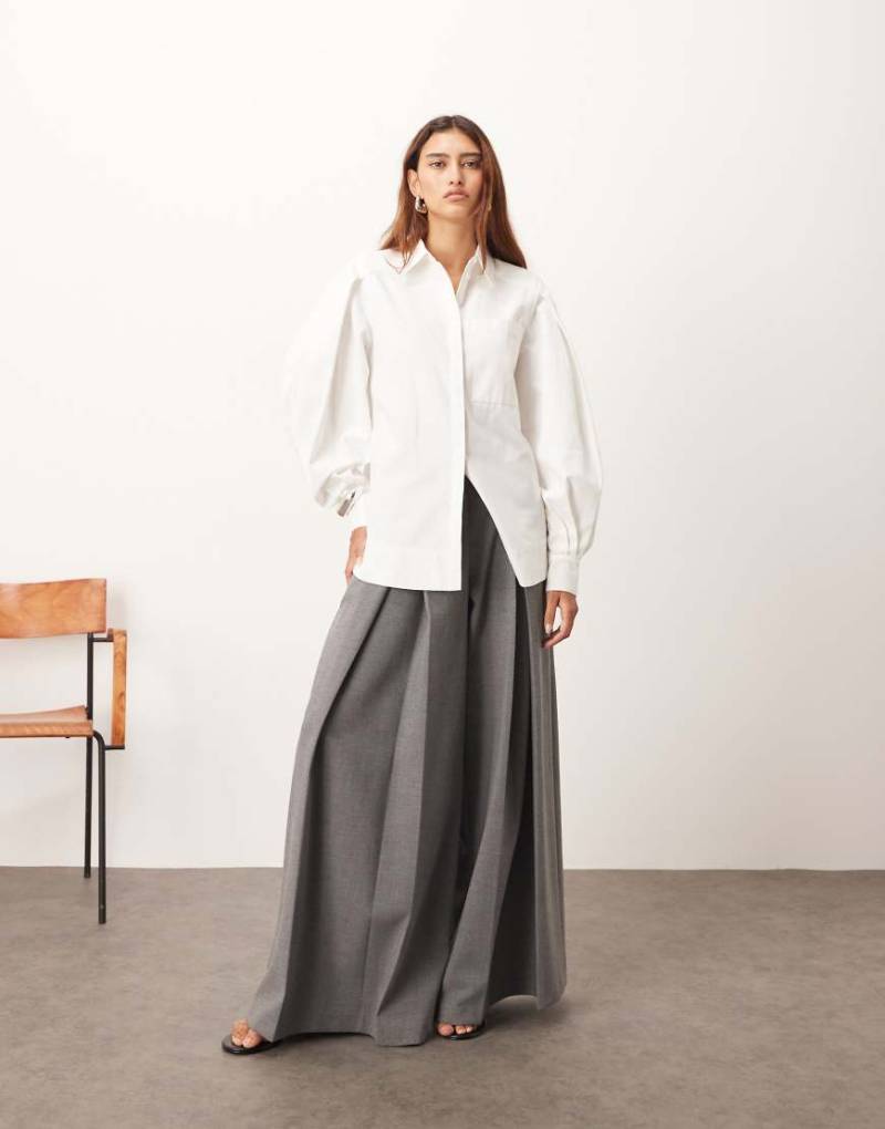 ARRANGE - Figurbetonte Hemdbluse in Weiß mit Tunnelzug am Rücken von ARRANGE