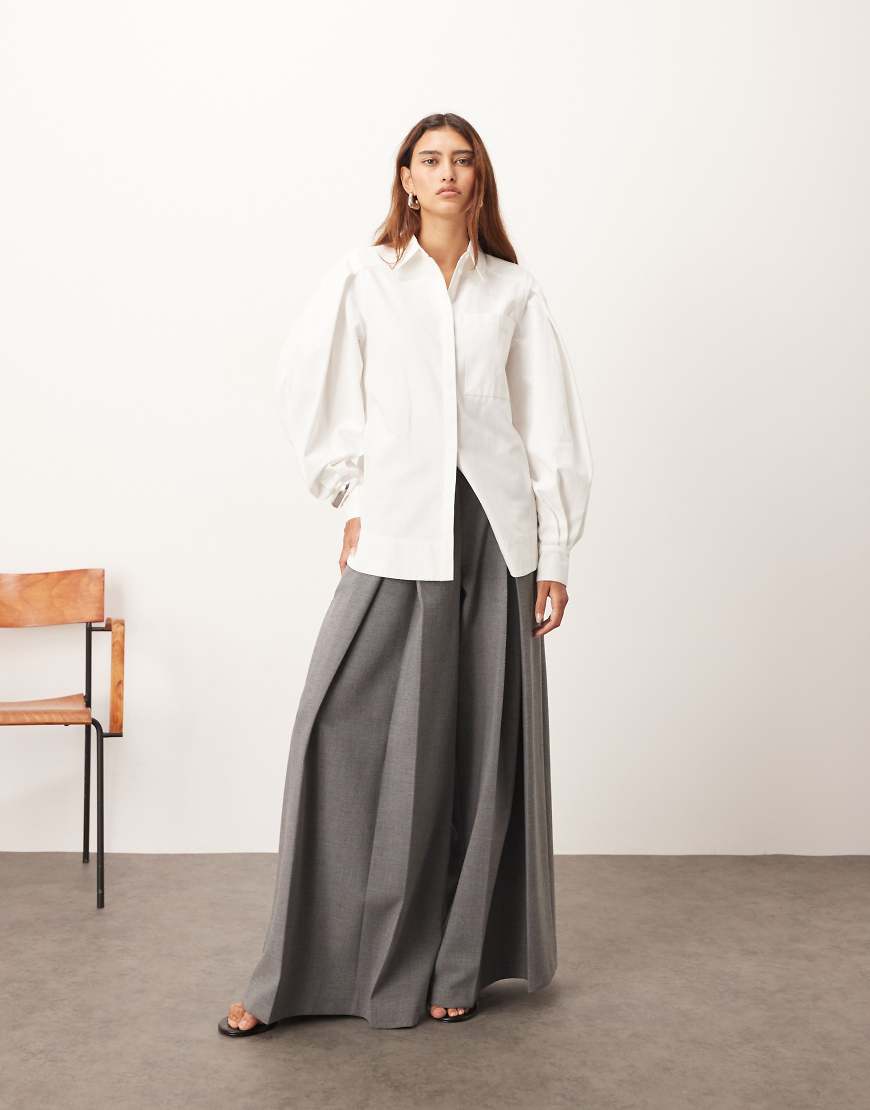 ARRANGE - Figurbetonte Hemdbluse in Weiß mit Tunnelzug am Rücken ARRANGE - Figurbetonte Hemdbluse in Weiß mit Tunnelzug am Rücken von ARRANGE