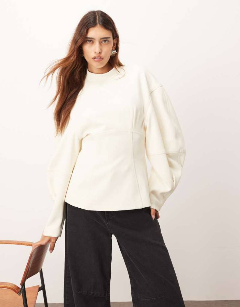 ARRANGE - Figurbetontes Oberteil in Weiß mit Kontrastnaht von ARRANGE