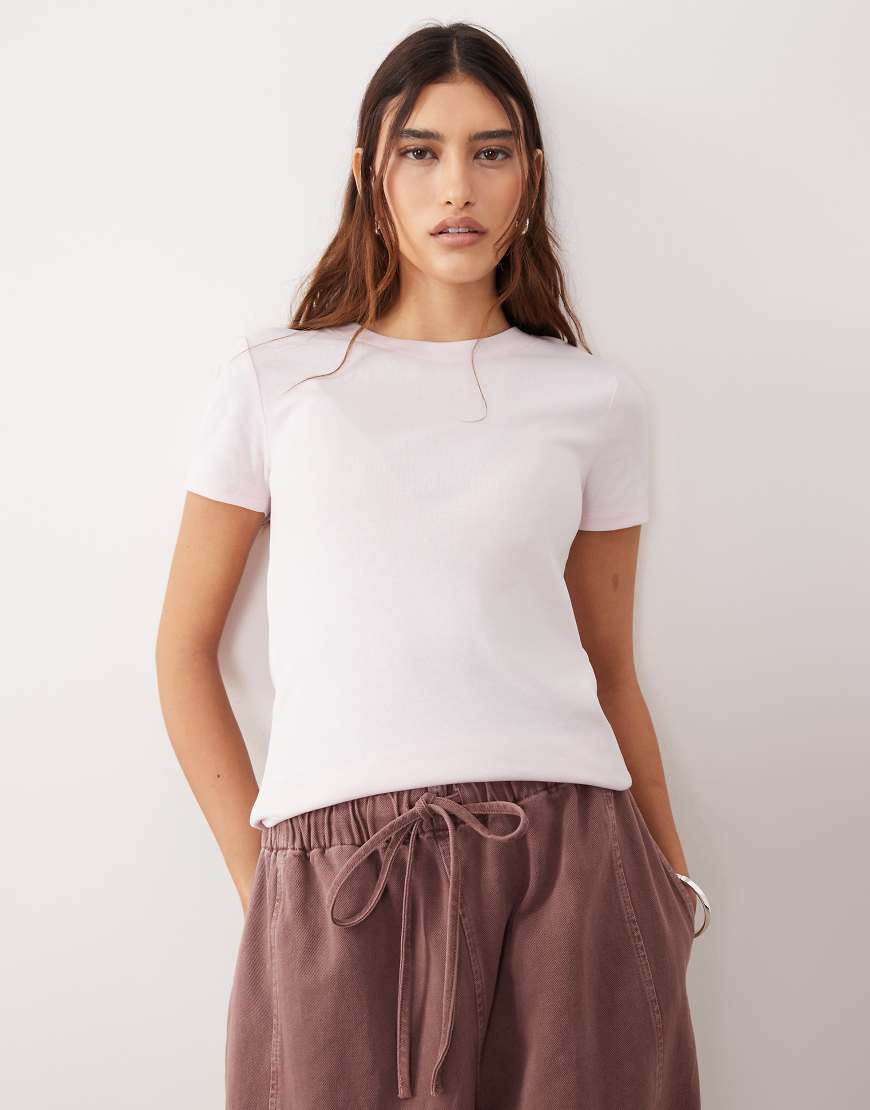 ARRANGE - Figurbetontes T-Shirt in Rosa mit Rundhalsausschnitt von ARRANGE