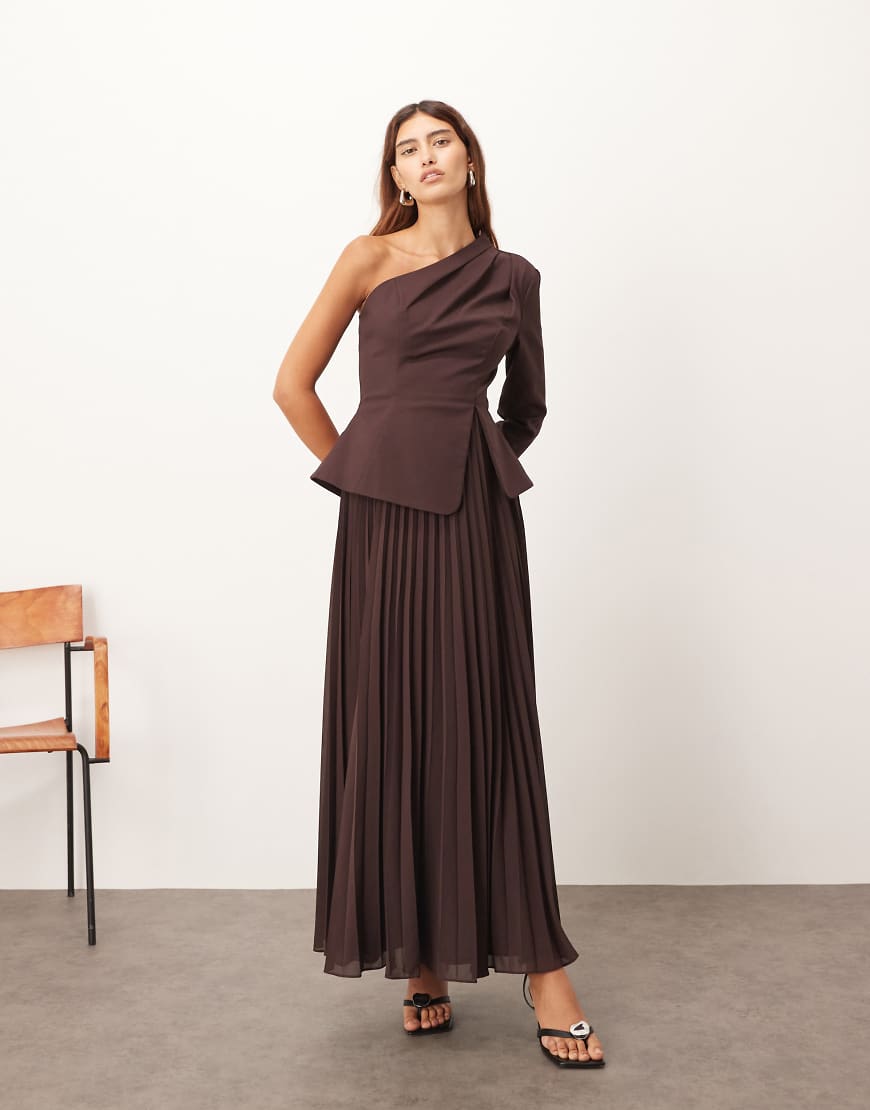 ARRANGE - Geformtes One-Shoulder-Maxikleid in Schokobraun mit Mikrofaltensaum-Brown von ARRANGE