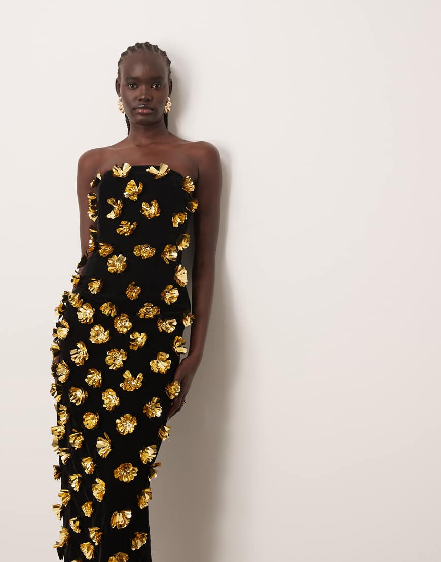 ARRANGE - Gerade geschnittenes, trägerloses Maxikleid in Schwarz mit floraler 3D-Verzierung von ARRANGE