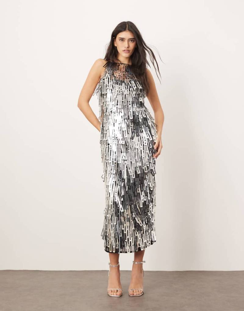ARRANGE - Gerades Midikleid mit geometrischen Splitterpailletten in Silber und tiefem Rückenausschnitt von ARRANGE