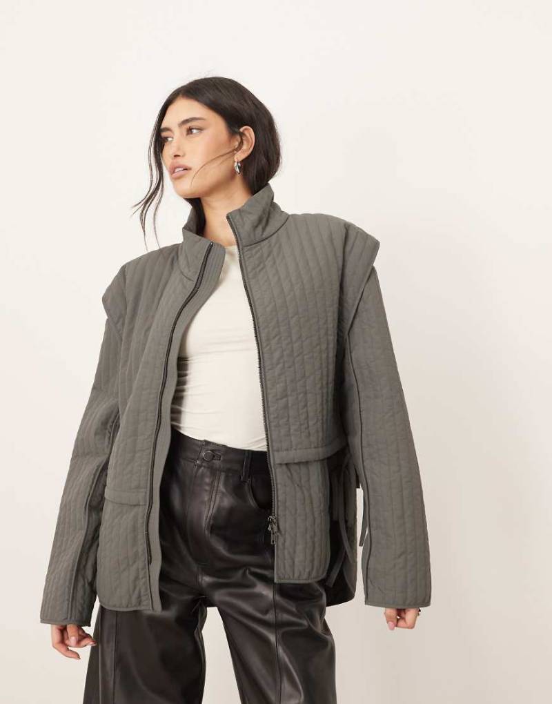 ARRANGE - Gesteppte mehrlagige Hemdjacke in Anthrazit mit Bindebändern-Grau von ARRANGE