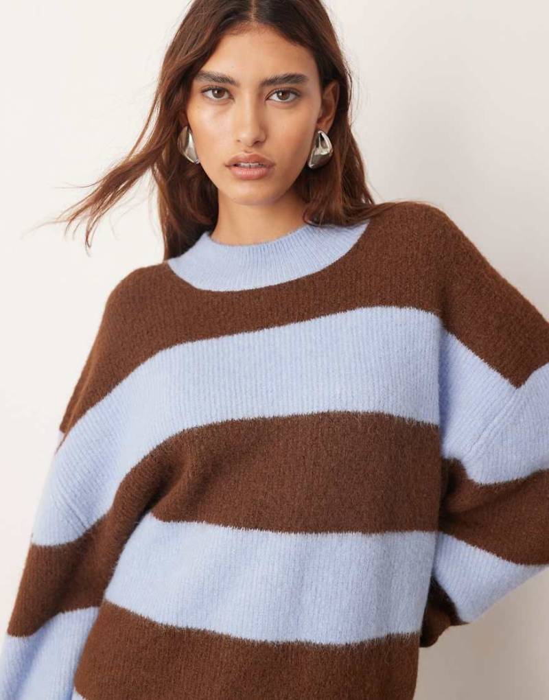 ARRANGE - Gestreifter Oversize-Strickpullover in Blau und Schokobraun mit Rundhalsausschnitt-Bunt von ARRANGE